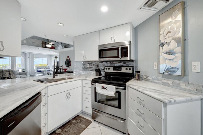 Building Photo - 3870 N Hwy A1A