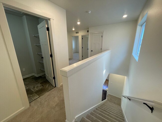 Building Photo - 4Bd/2.5Ba Gresham Home ~ Community Playgro...