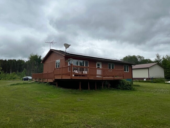 Building Photo - Beautiful 3 Bedroom / 2 Bath on 7 Acres!