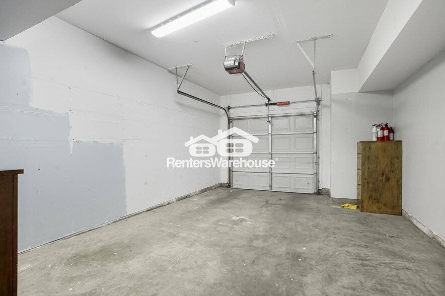 Building Photo - 18741 E Water Dr