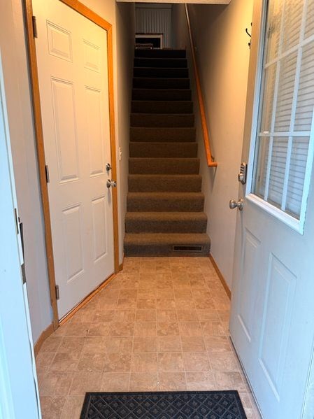 Entry - 7013 Quantrelle Ave NE