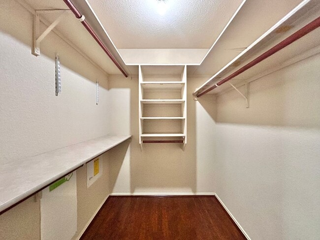 Building Photo - Beautiful & Spacious 3BR/2.5BA One-Level H...