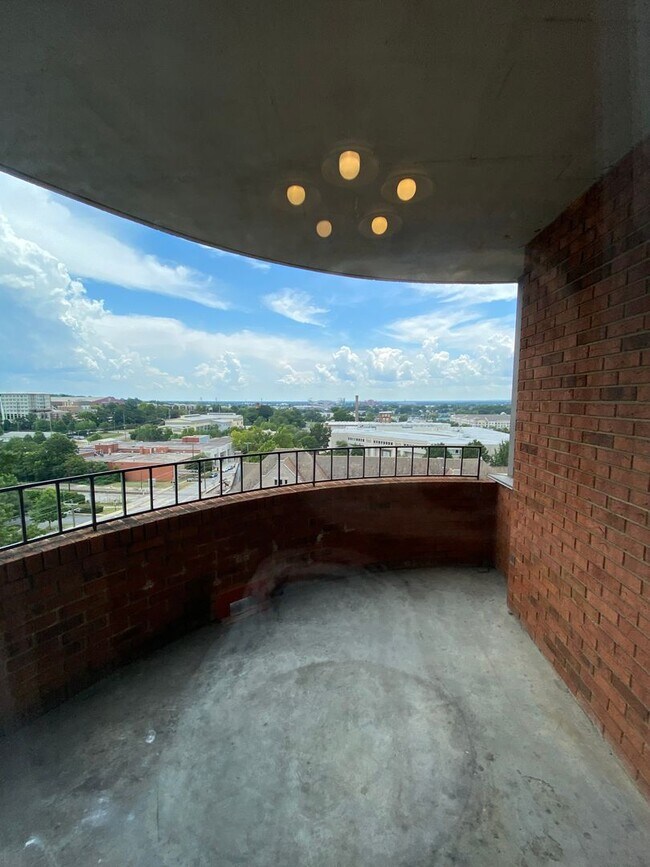 Building Photo - wh801