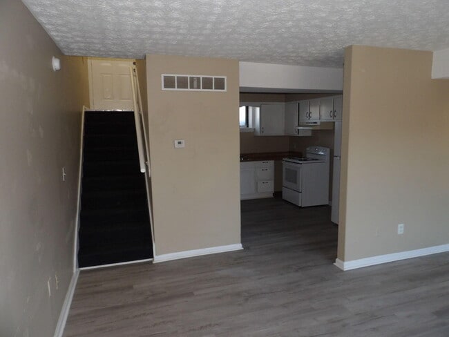 Building Photo - 217 Landings Dr