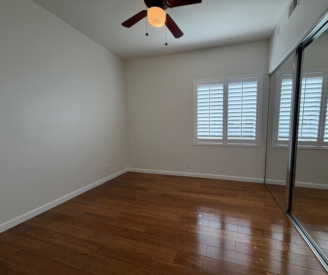 Building Photo - Very Private Carriage Unit Available Now!