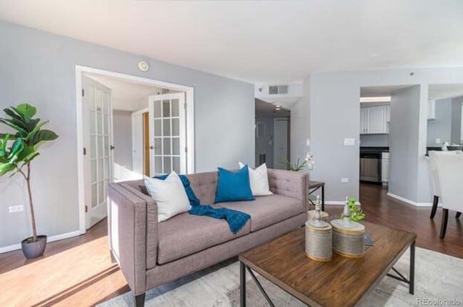 Building Photo - LOCATION!! Denver's Desirable Cherry Creek...