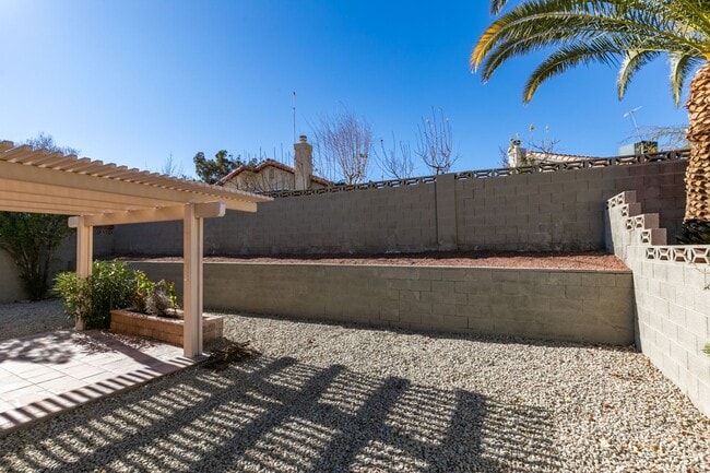 Building Photo - Stunning fully remodeled single-story home