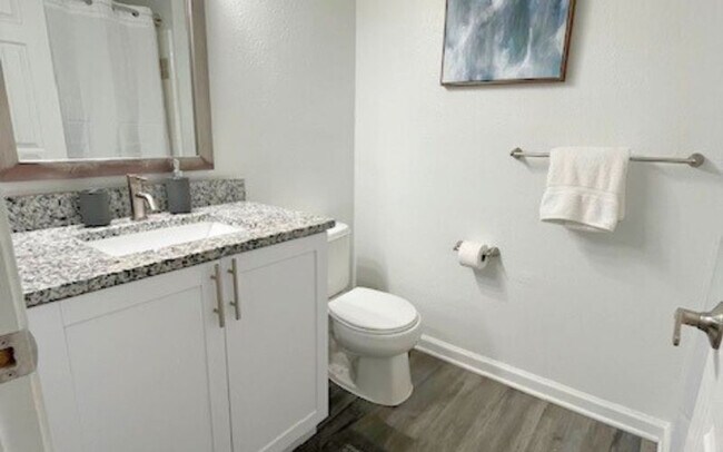 Building Photo - 14000 Gardner Dr