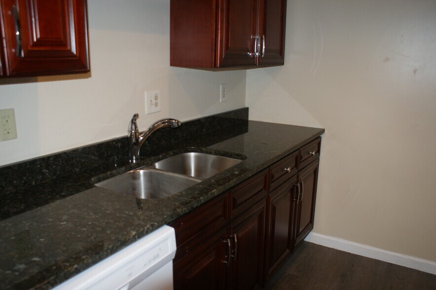 Building Photo - 25 Meadow Pond Dr