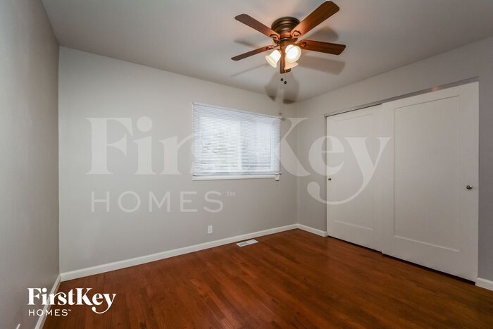 Building Photo - 2415 Cambridge Dr