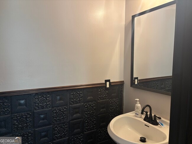 Building Photo - 7742 Parkside Dr