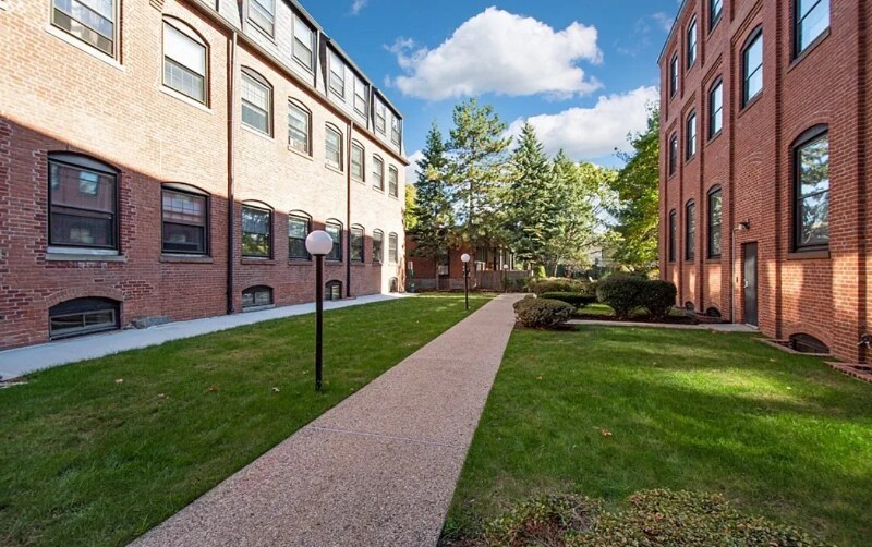 Building Photo - 10 Weston Ave