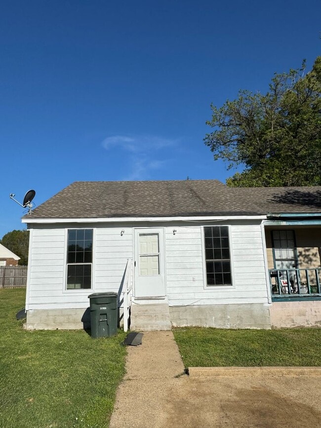 Building Photo - 223 Cedar Ridge Cove