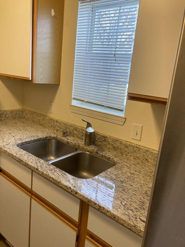 Building Photo - 2220 Jackson St