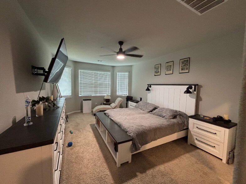 Building Photo - 14031 Chinook Dr