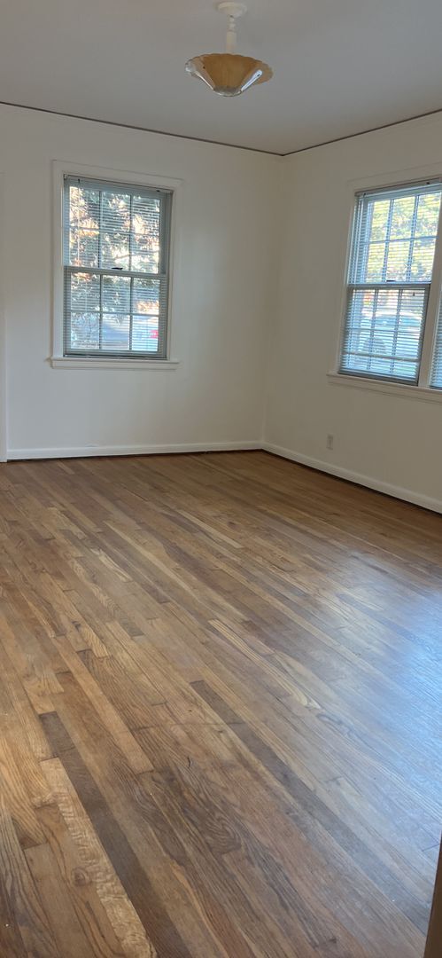 Building Photo - Be a Star in our Vintage 1 Bedroom Hollywood Apartment