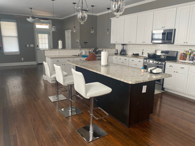 Building Photo - 3429 Missouri Ave