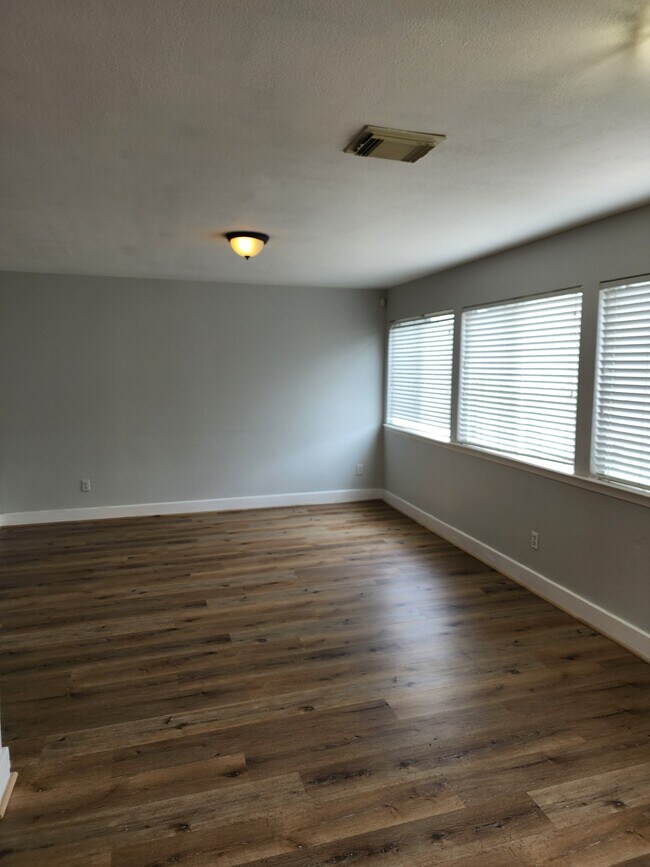 Building Photo - 11929 Sanspereil Dr