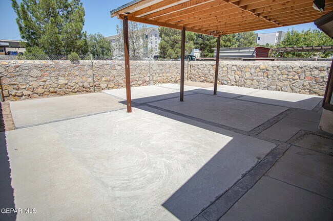 Building Photo - 3717 Tierra Zafiro Dr