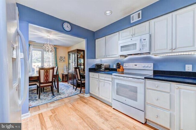 Building Photo - 114 Pinecrest Ln