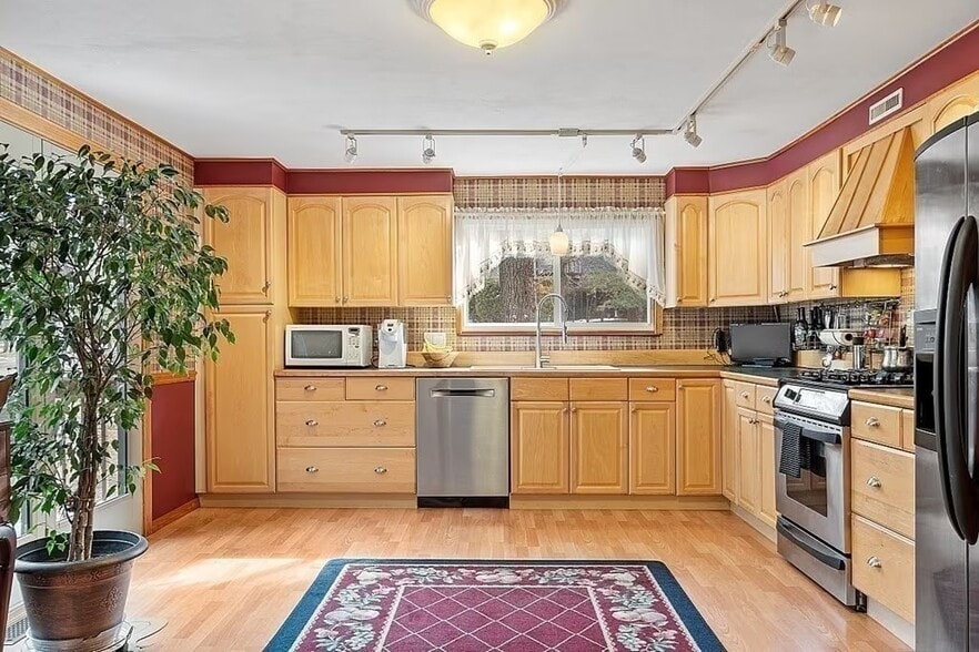 Building Photo - 68 E Bluff Rd