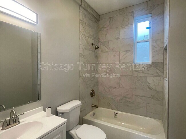 Building Photo - 2336 S Troy St