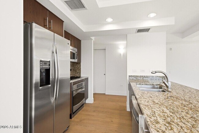Building Photo - 7131 E Rancho Vista Dr