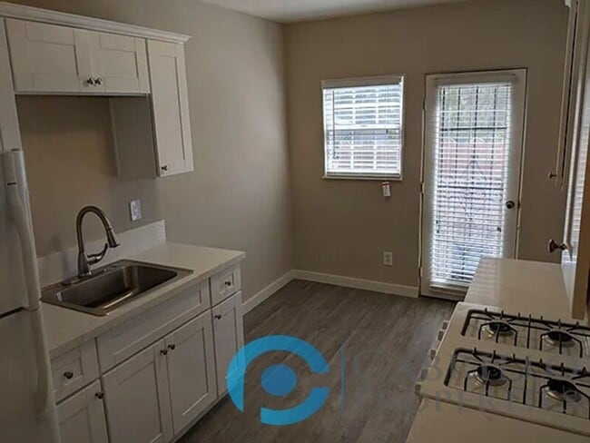 Building Photo - 3010 Quince St