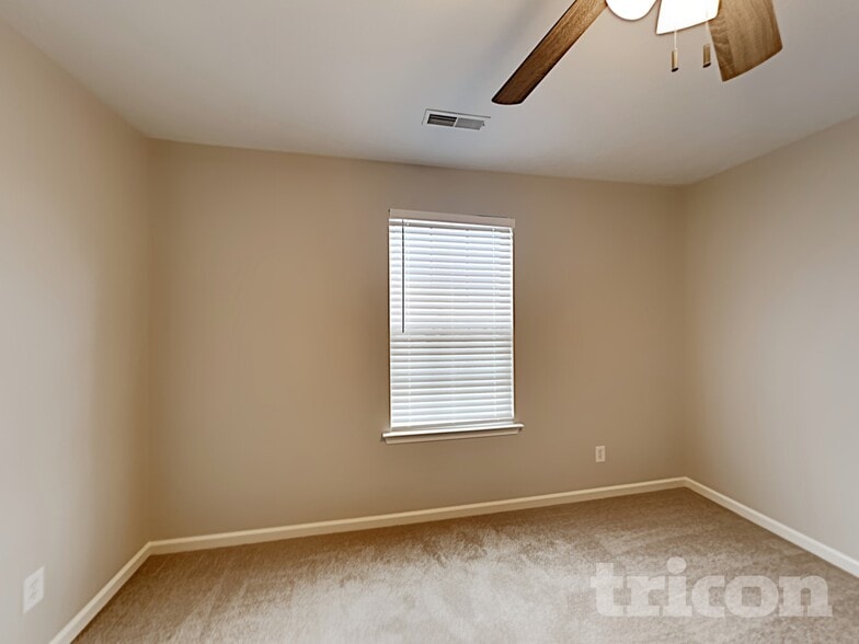 Building Photo - 300 Sunny Vw Dr