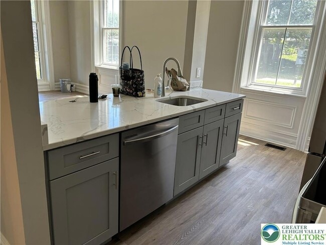 Building Photo - 146 S Church St