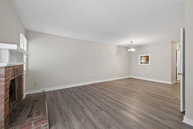 Building Photo - 5541 Kaplan Dr