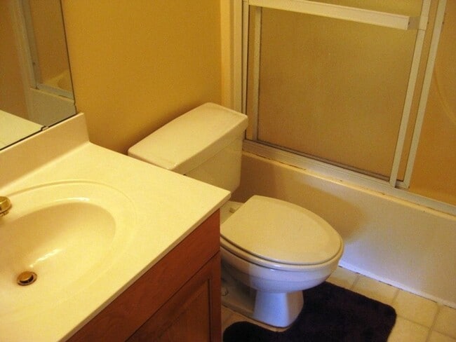 Building Photo - Pre-lease now for April!