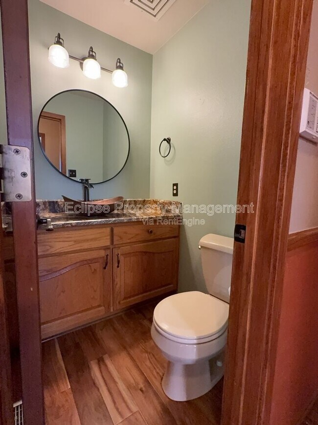 Building Photo - 2737 Sierra Vista Dr