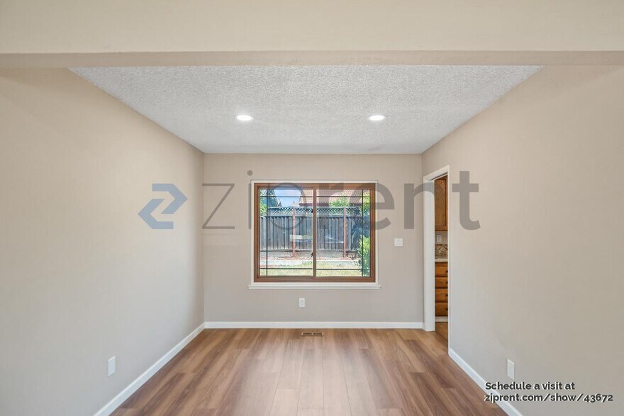 Building Photo - 123 Midwick Dr