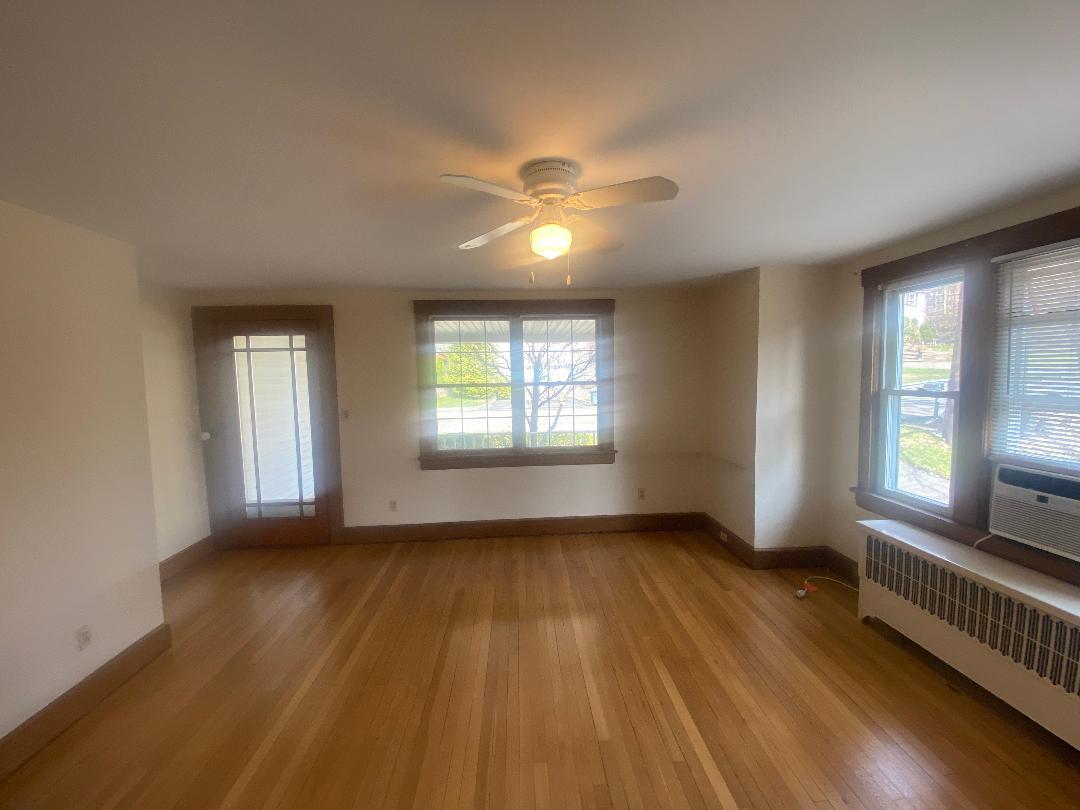 Living Rm/Din Rm - 107 Garside Ave