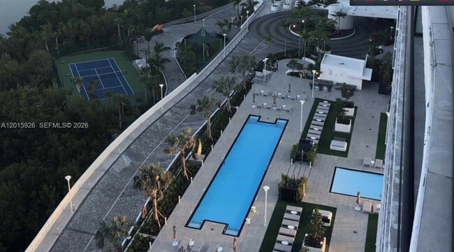 Building Photo - 5000 Island Estates Dr