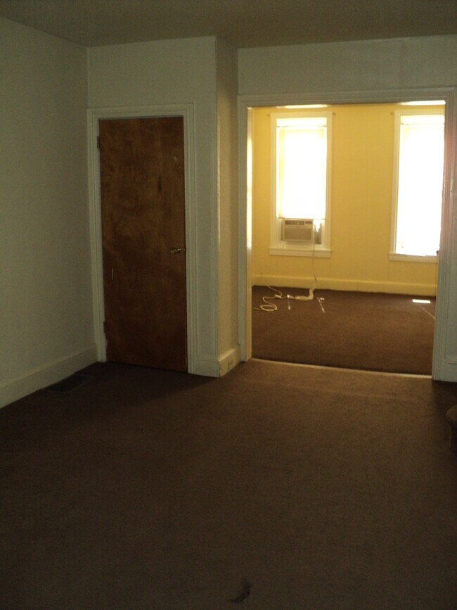 Building Photo - 25 E Bringhurst St