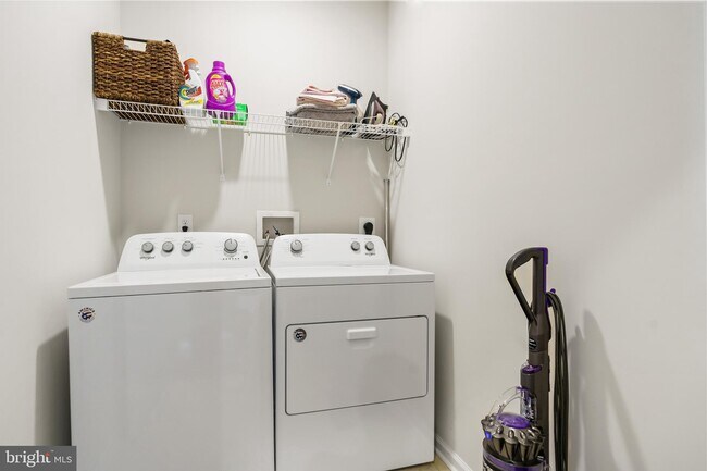 Building Photo - 18 Rome Wy