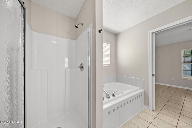 Building Photo - 615 Poinsettia Ct