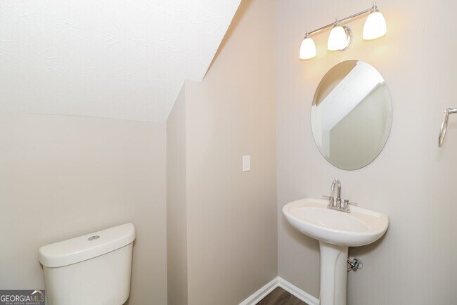 Building Photo - 698 Clairidge Elm Trail SW