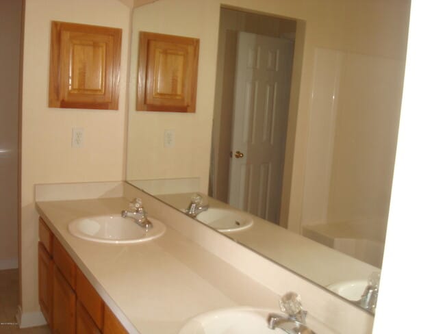 Building Photo - 7501 Cliff Cottage Dr