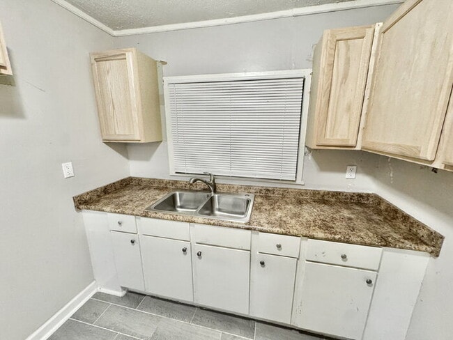 Building Photo - 655 Granada Rd