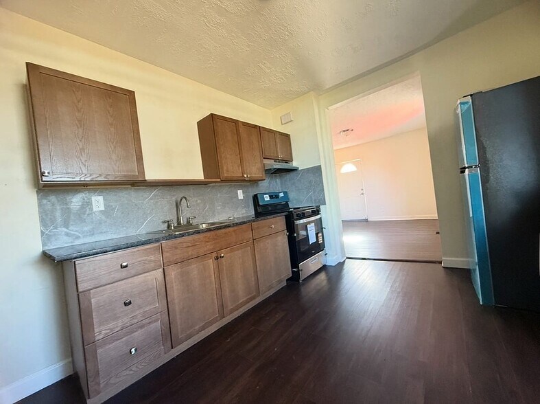 Building Photo - 26 Clarence St