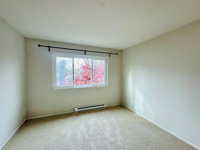 Building Photo - Spacious Adam's Point/Piedmont Ave Condo w...