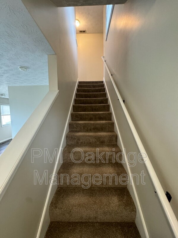 Building Photo - 121 Bruns Dr