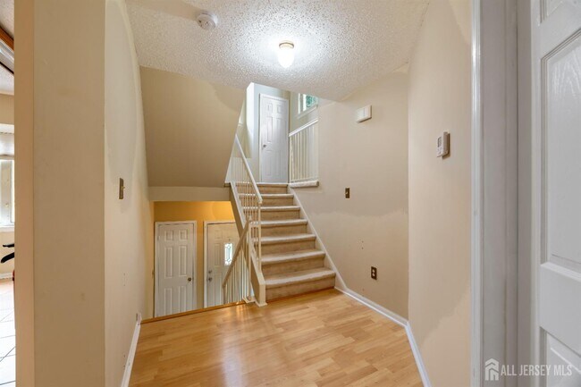 Building Photo - 7 Finch Ct