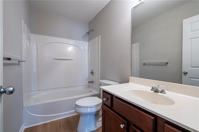 Building Photo - 2245 Leicester Way SE