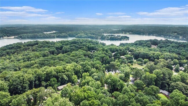 Building Photo - 1996 Briarwood Dr