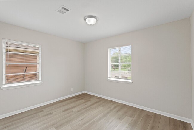 Building Photo - 9133 Woodlyn Rd