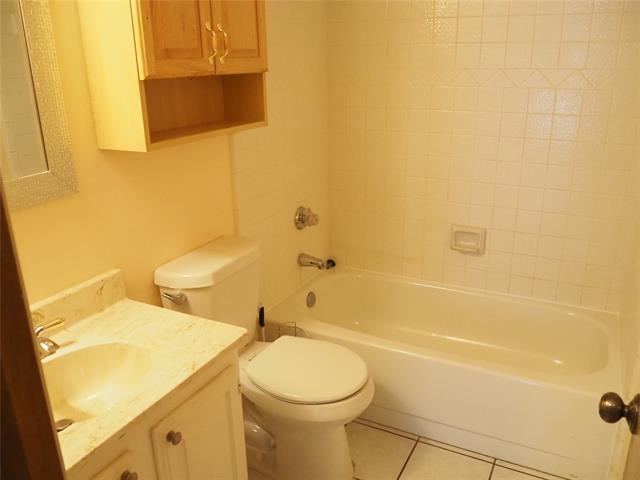 Building Photo - 924 Summer Trail